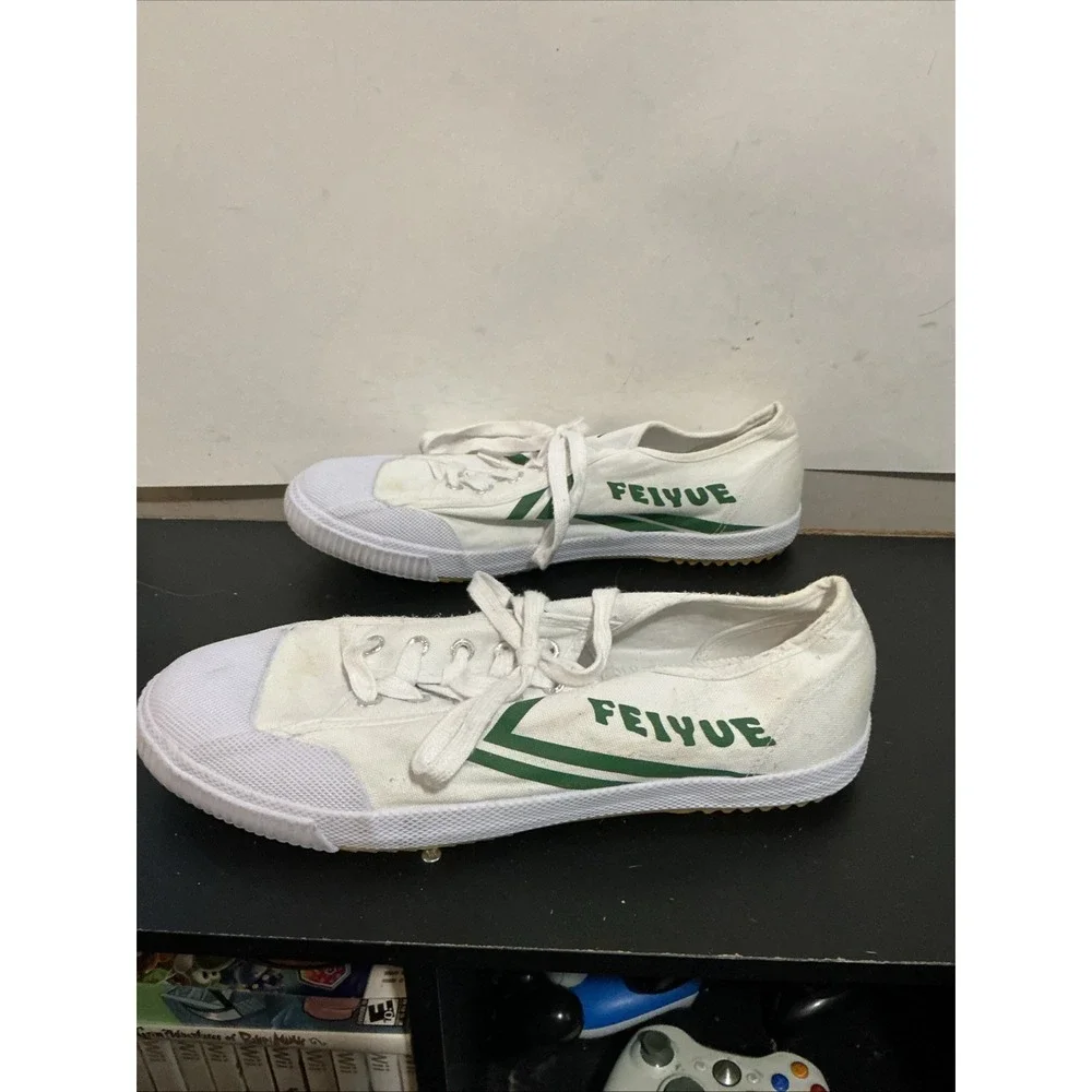 Feiyue Classic Sneakers with Green Stripes and Logo. Size 13 Men's